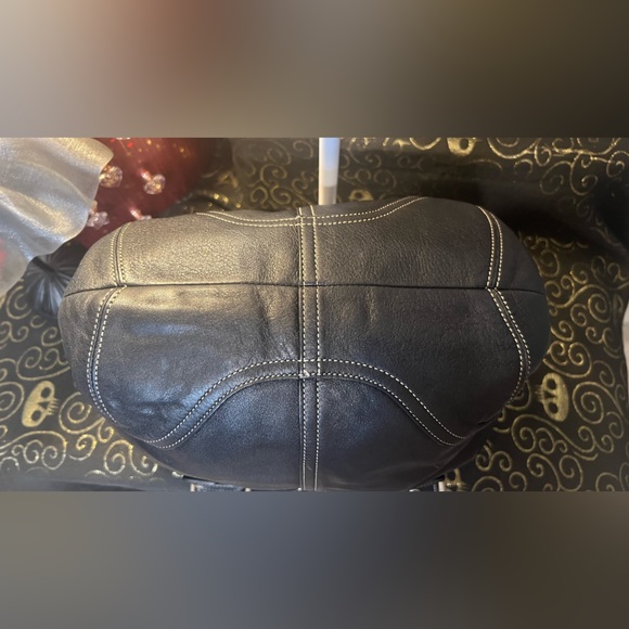 Coach 2004 Black Leather SoHo Hobo Shoulder Bag - Picture 7 of 11